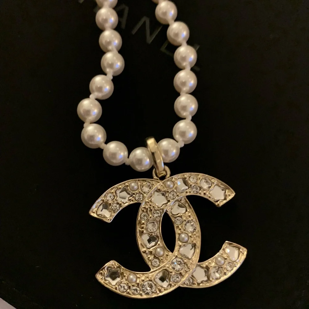 Authentic Brand new,authentic Chanel White Pearl Necklace with pouch, box,ribbon - Picture 11 of 13